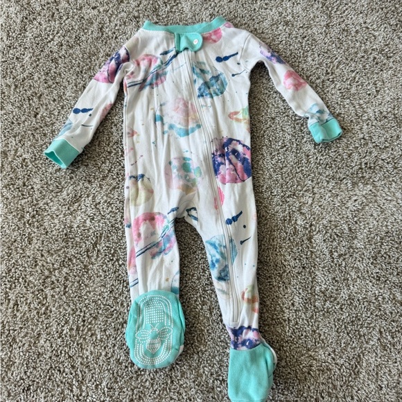 Burt’s Bees Baby Organic Cotton Footed Sleeper galaxy planets– Size 3-6 Months - Picture 8 of 11